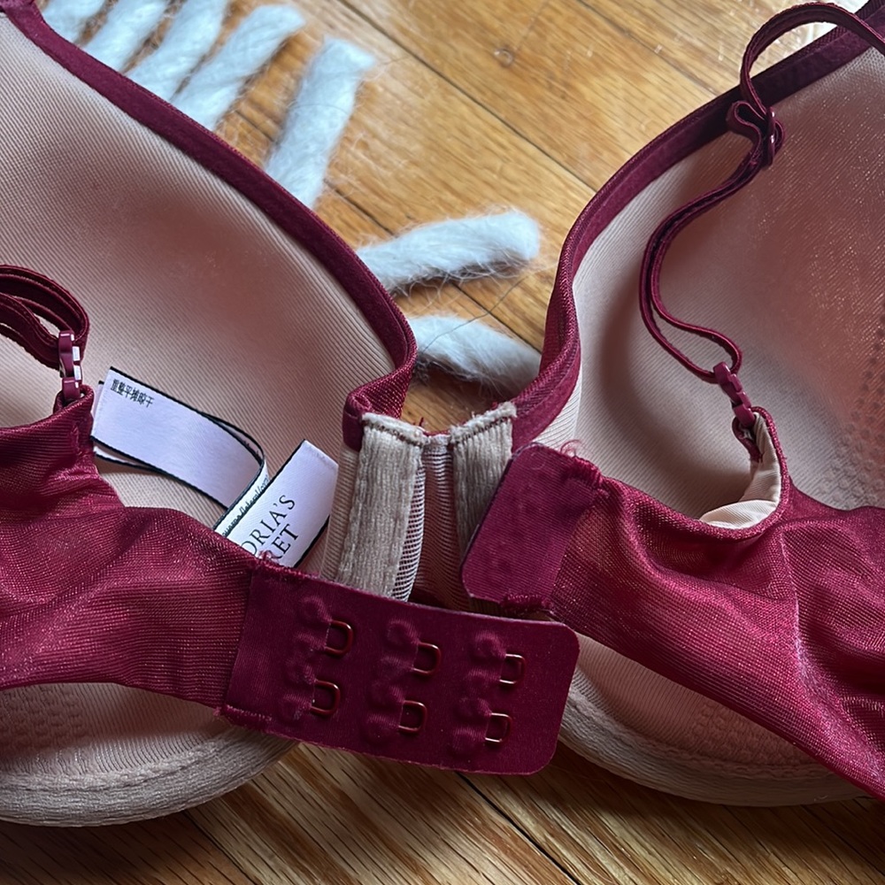 NWOT Vic Sec bra - Picture 6 of 7